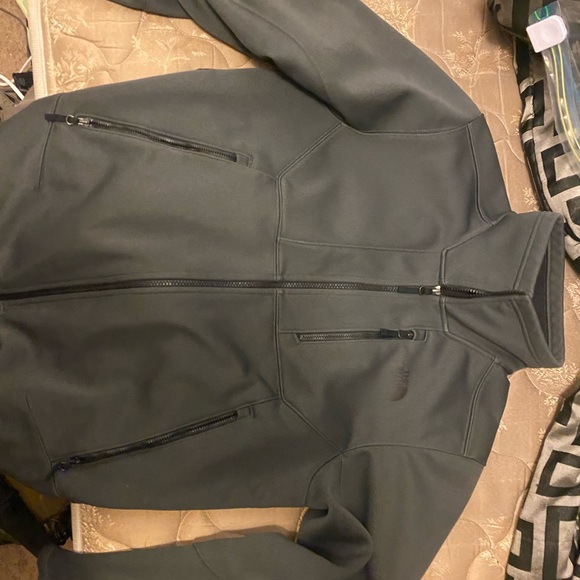 Worn twice The Norrh Face Mens Shell wind/rain jacket. Small. - Picture 4 of 6